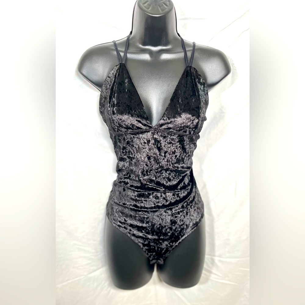 Honey punch black velvet bodysuit - Picture 1 of 8